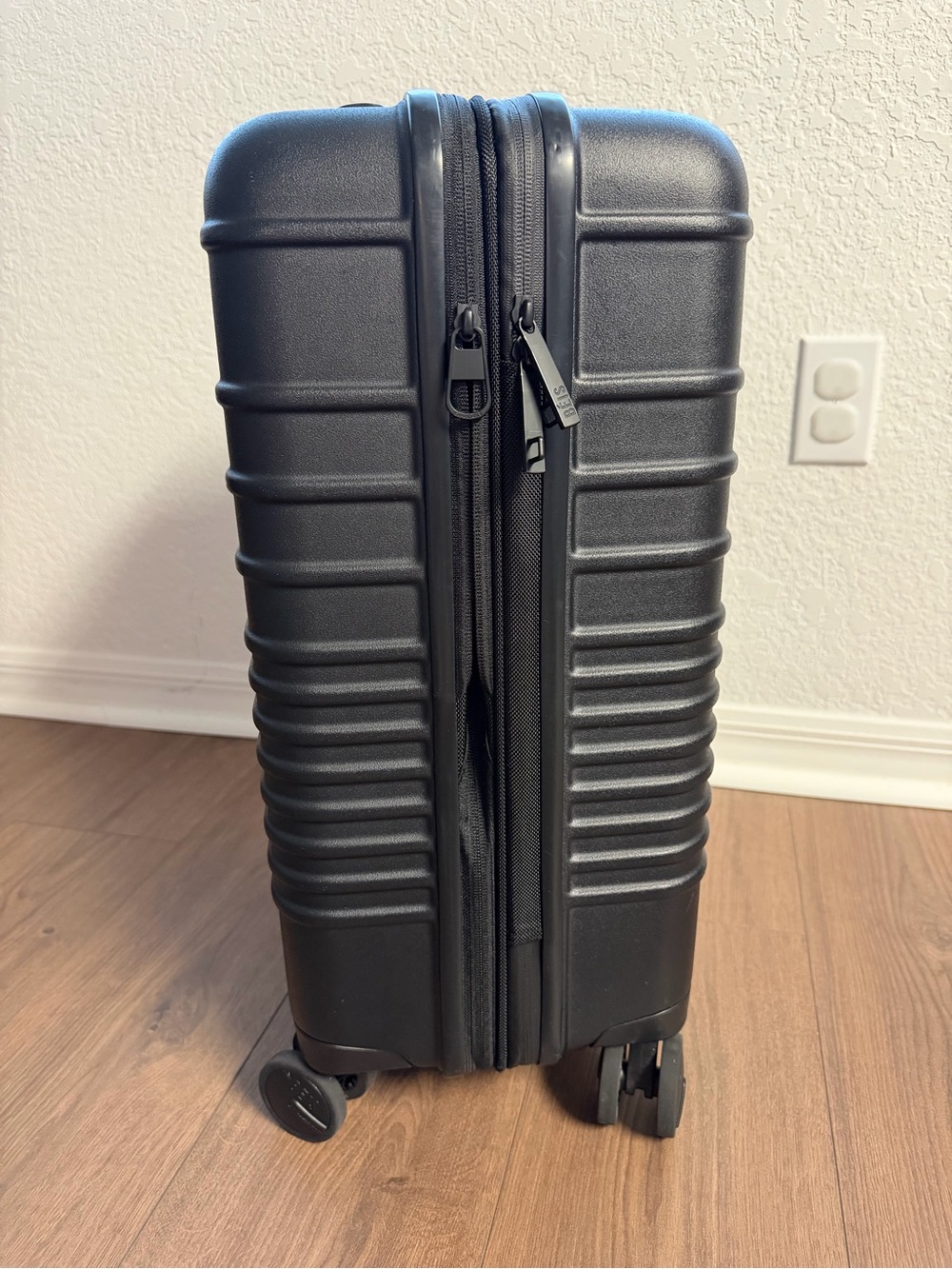 BEIS Black Carry-On Roller - Picture 3 of 16